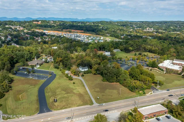 $6,000,000 | 12805 Kingston Pike, Farragut, TN 37934