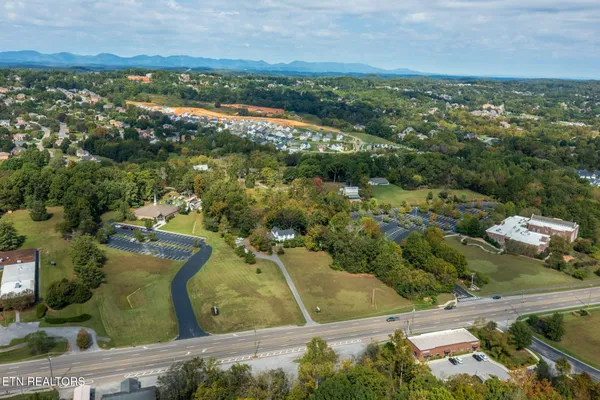 $6,000,000 | 12805 Kingston Pike, Farragut, TN 37934