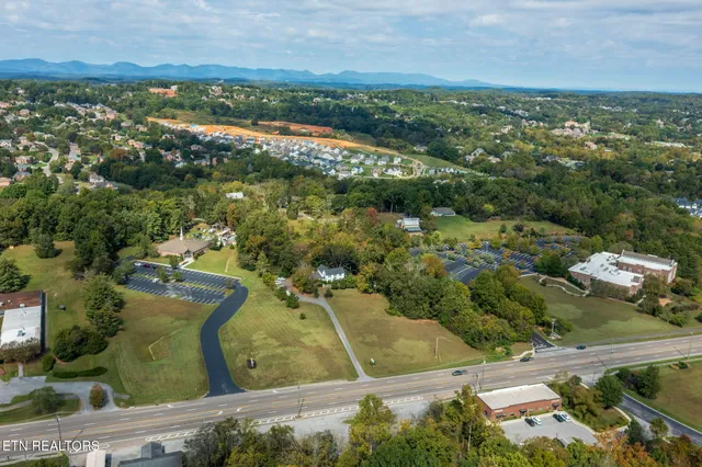 $6,000,000 | 12805 Kingston Pike, Farragut, TN 37934