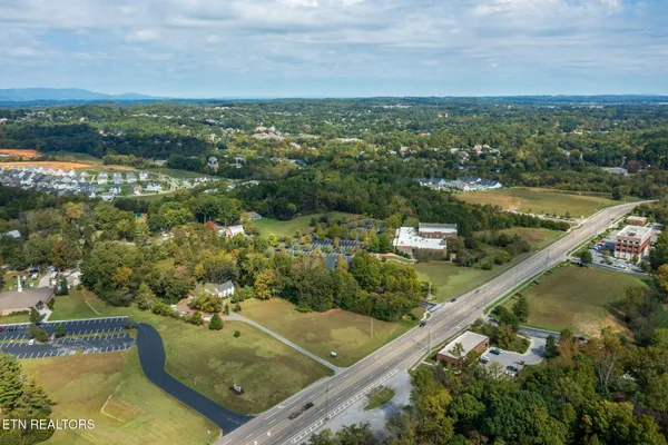 $6,000,000 | 12805 Kingston Pike, Farragut, TN 37934