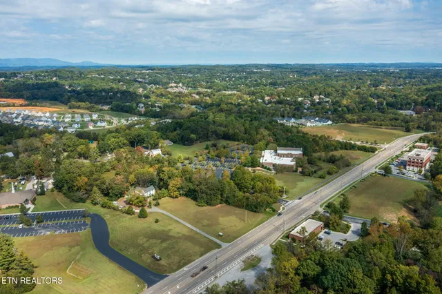 $6,000,000 | 12805 Kingston Pike, Farragut, TN 37934