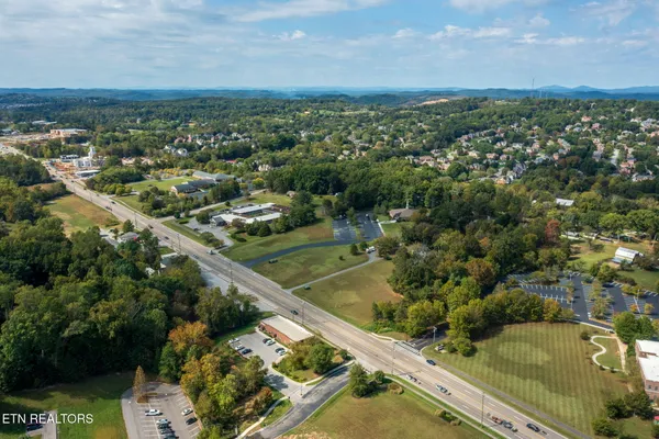 $6,000,000 | 12805 Kingston Pike, Farragut, TN 37934