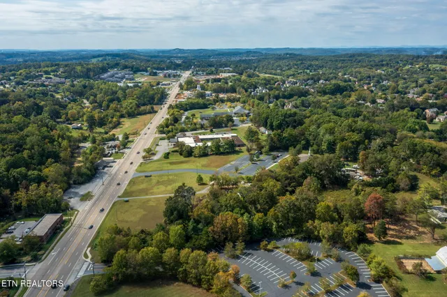 $6,000,000 | 12805 Kingston Pike, Farragut, TN 37934