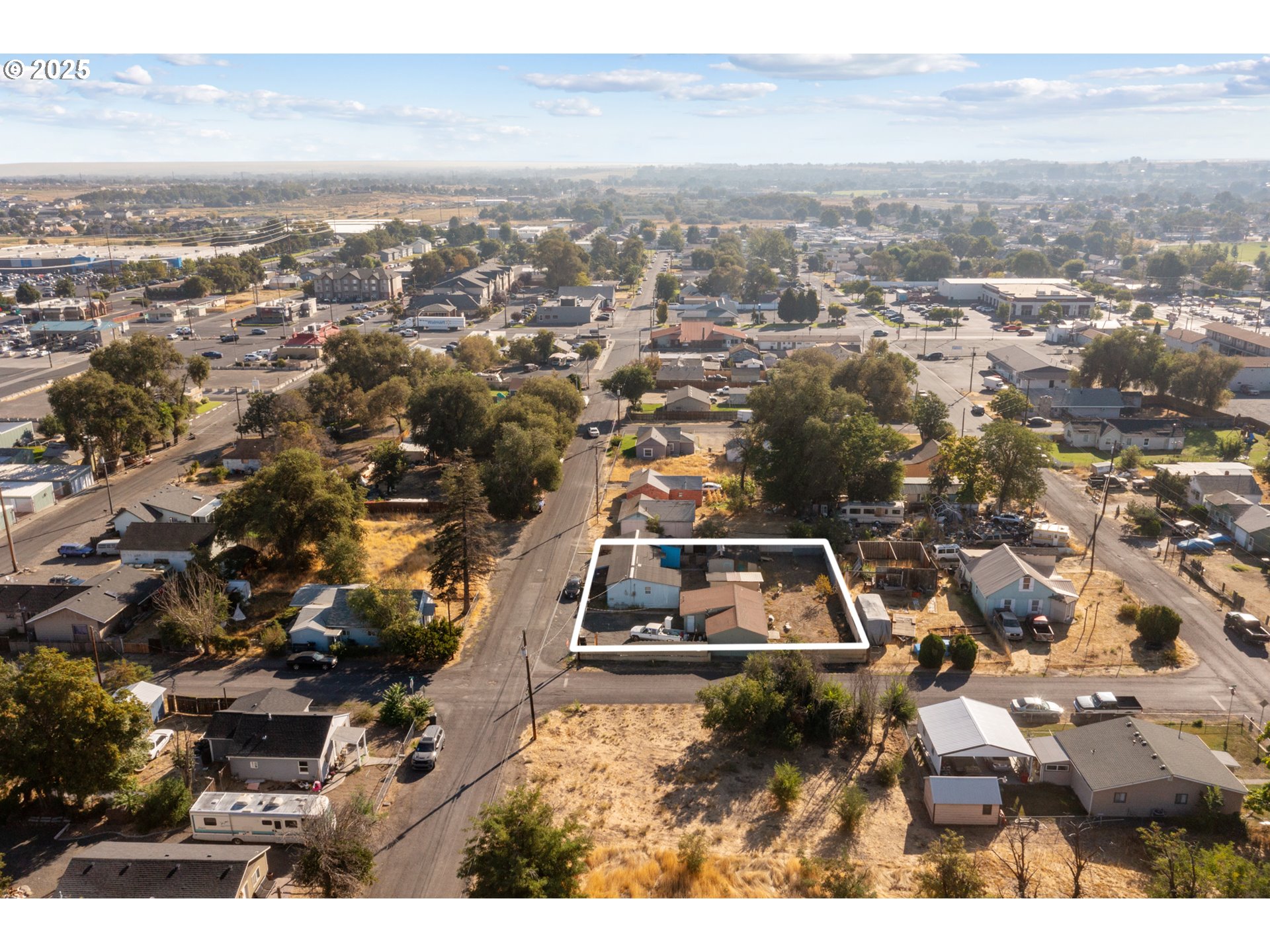 153 West Beech Avenue Hermiston, OR 97838 - Photo 11 of 11 an aerial view of residential houses with city view