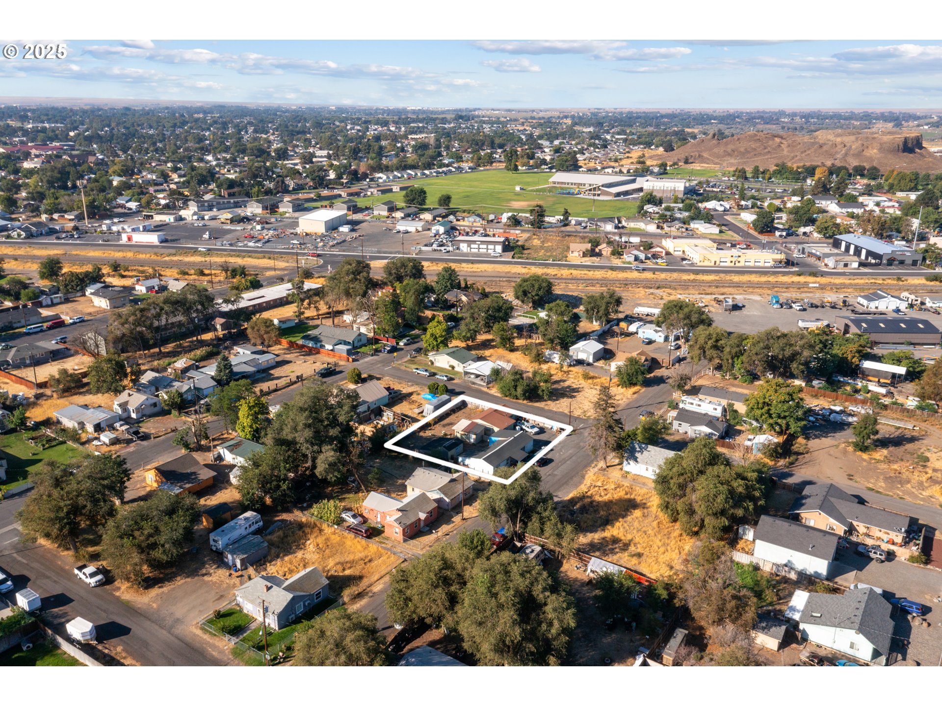 153 West Beech Avenue Hermiston, OR 97838 - Photo 10 of 11 an aerial view of a city