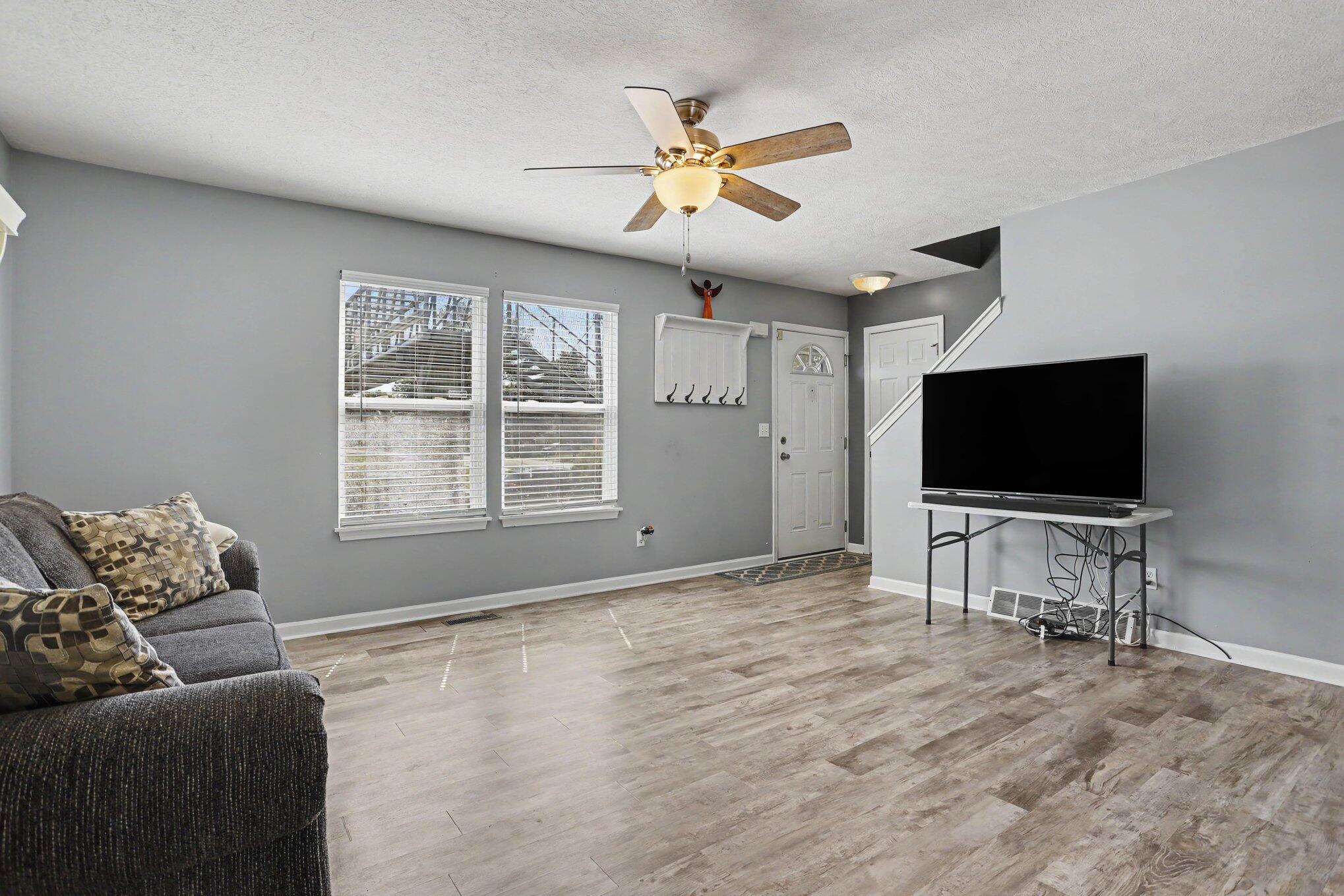 6006 Wise Road Lansing, MI 48911 - Photo 4 of 20 004_file_9506