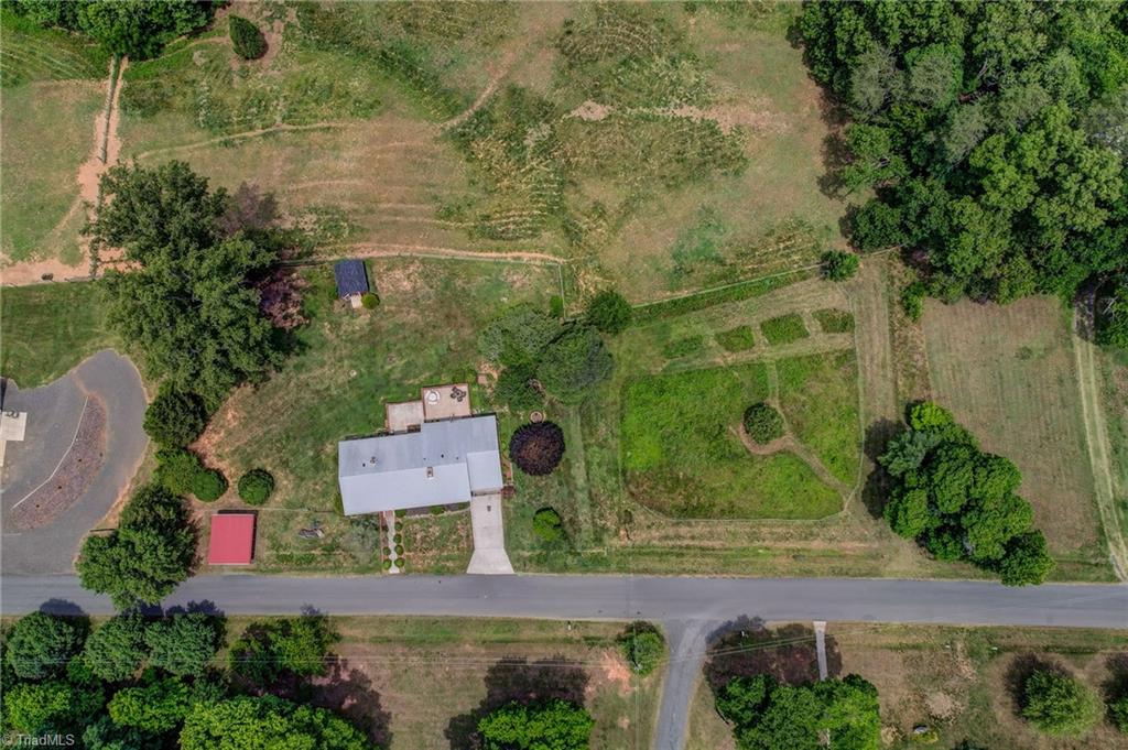 411 Vintage Road Eden, NC 27288 - Photo 4 of 40