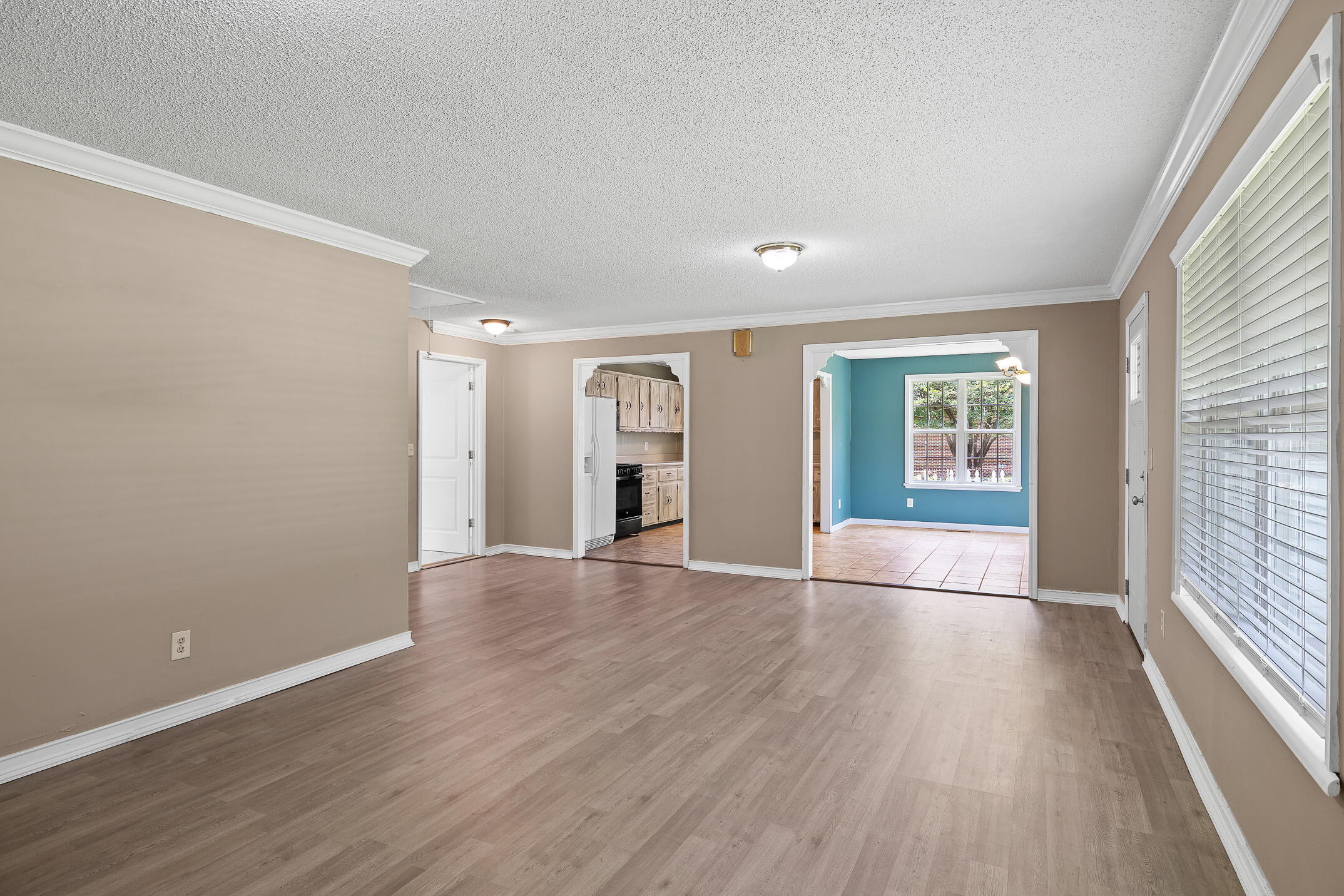 332 Mission Ridge Road Rossville, GA 30741 - Photo 6 of 40 Living Room