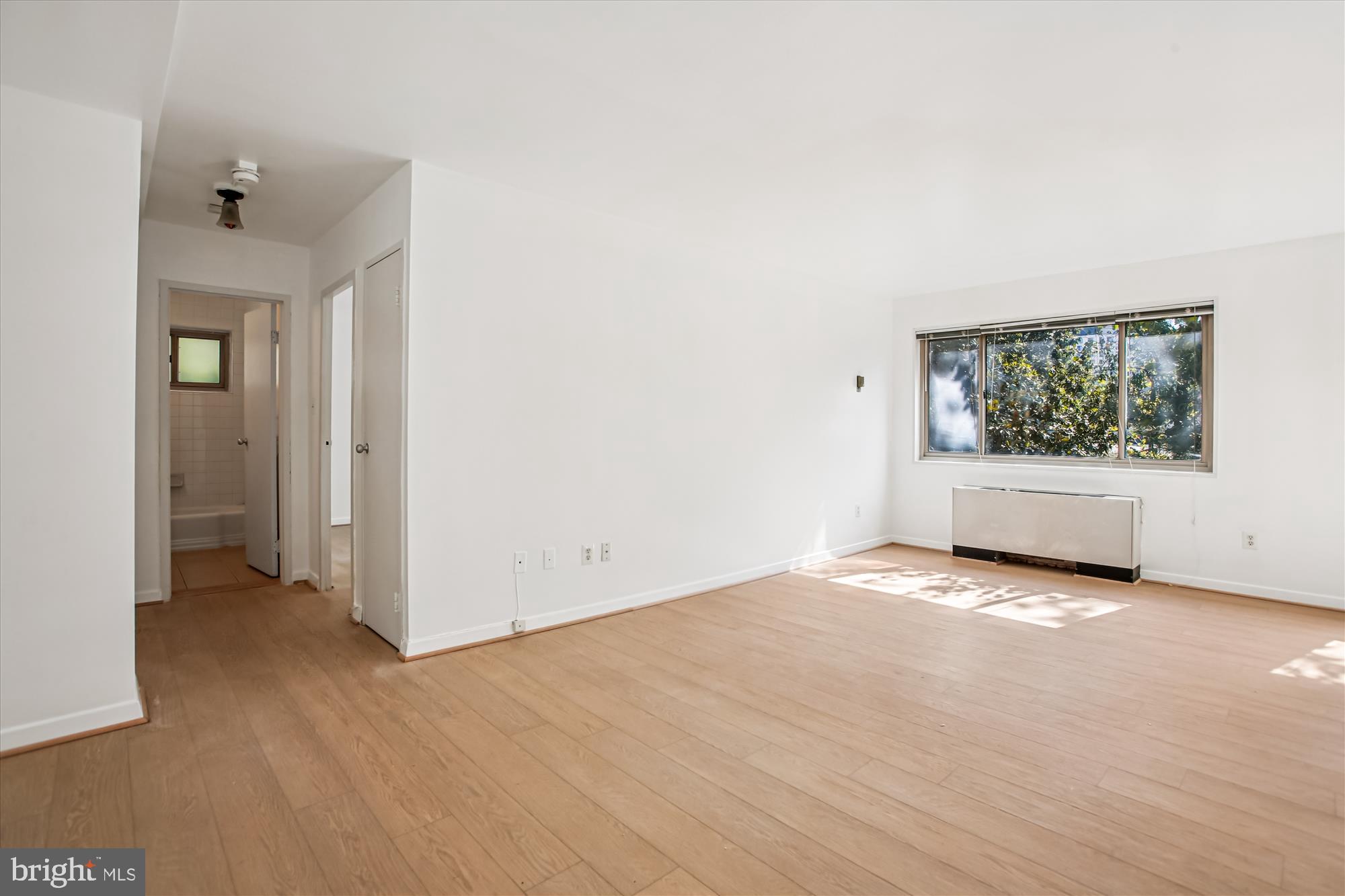 3900 Tunlaw Road Northwest, Unit 509 Washington, DC 20007 - Photo 15 of 36 an empty room with a window