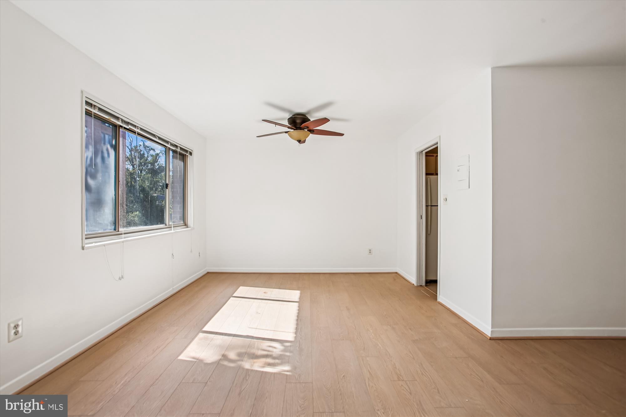 3900 Tunlaw Road Northwest, Unit 509 Washington, DC 20007 - Photo 9 of 36 an empty room with a window