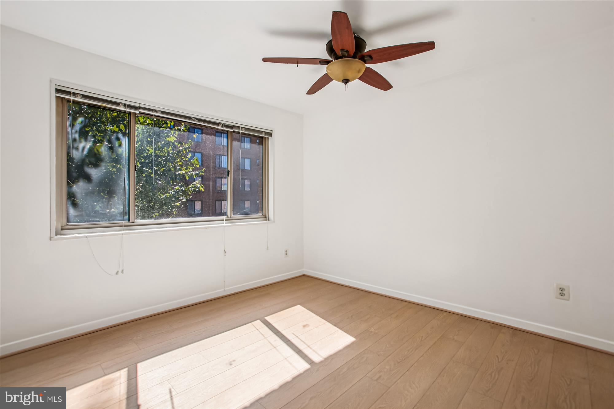 3900 Tunlaw Road Northwest, Unit 509 Washington, DC 20007 - Photo 10 of 36 an empty room with a window