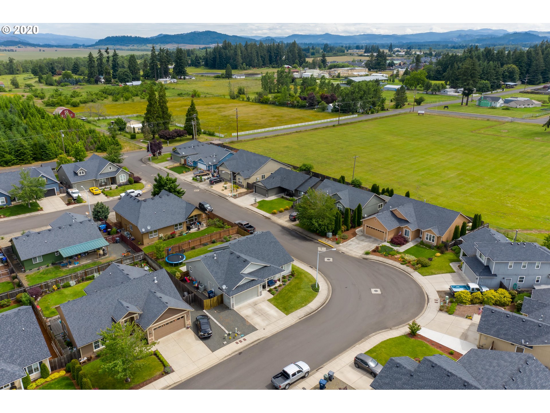1066 Swale Ridge Loop Creswell, OR 97426 - Photo 3 of 24 Gallery Image 3