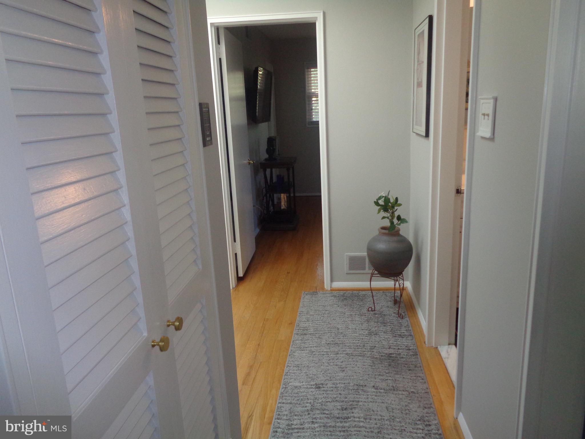 10516 Cascade Place Silver Spring, MD 20902 - Photo 11 of 33 Gallery Image 11