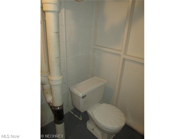 7014 Snow Road Parma, OH 44129 - Photo 23 of 25