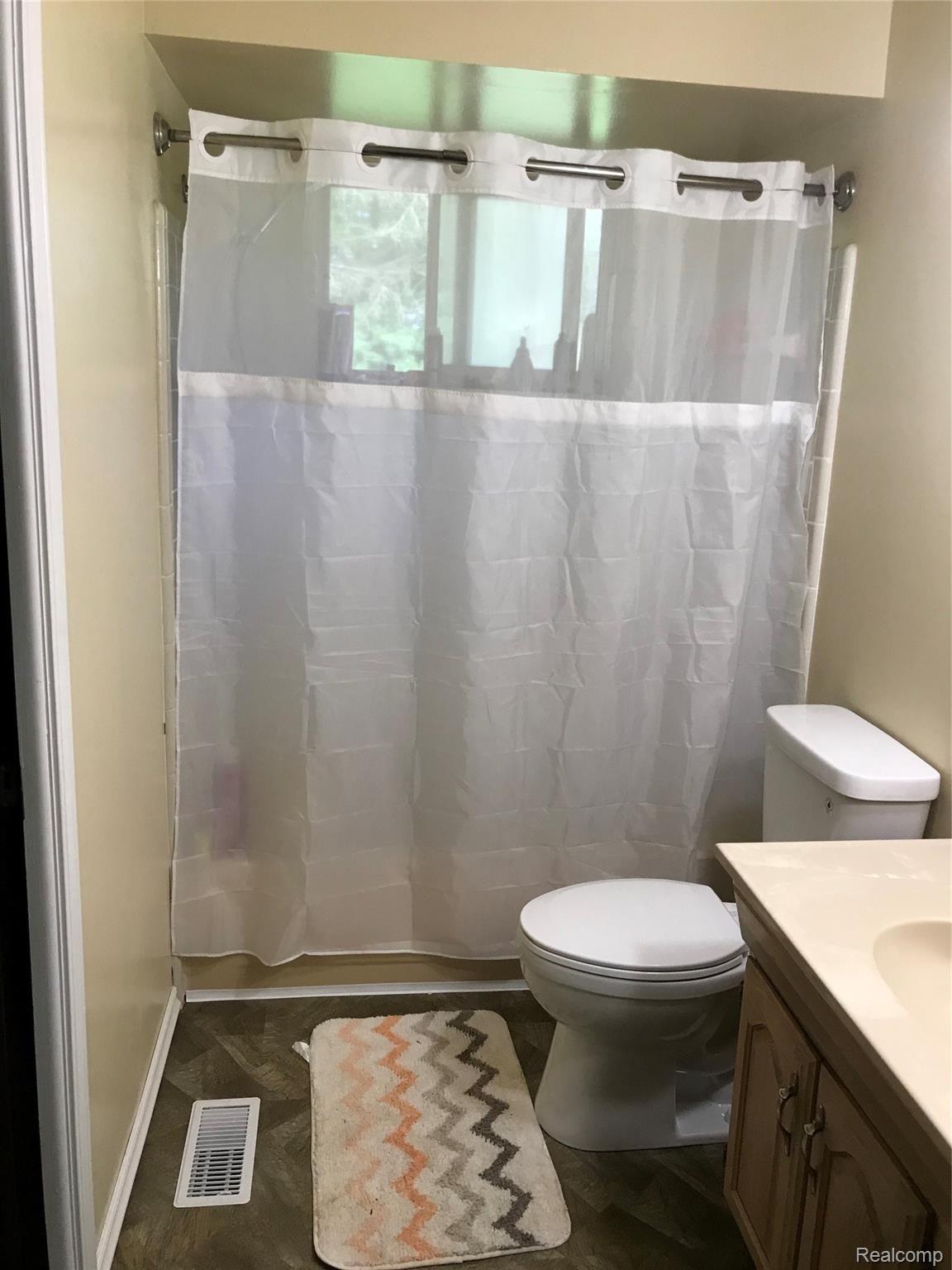 7044 Henderson Road Goodrich, MI 48438 - Photo 20 of 27 Full bath