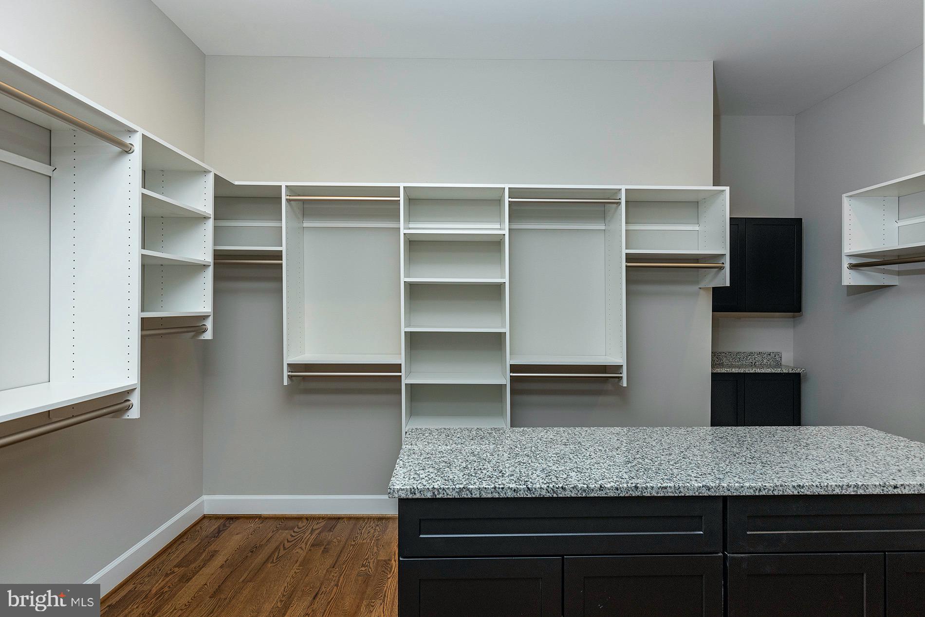 10401 Hunter Station Road Vienna, VA 22181 - Photo 25 of 73 Gallery Image 25