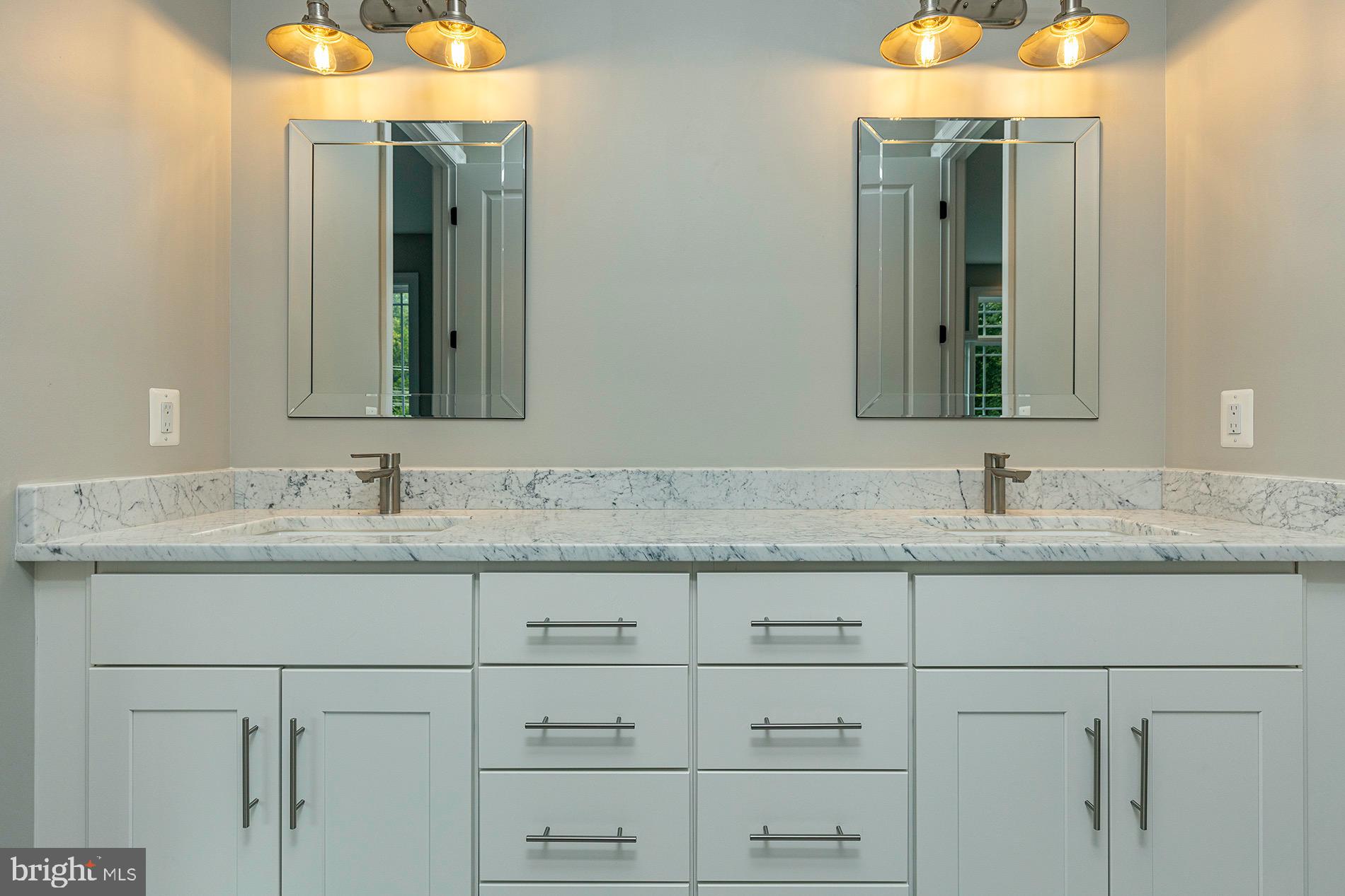 10401 Hunter Station Road Vienna, VA 22181 - Photo 34 of 73 Gallery Image 34