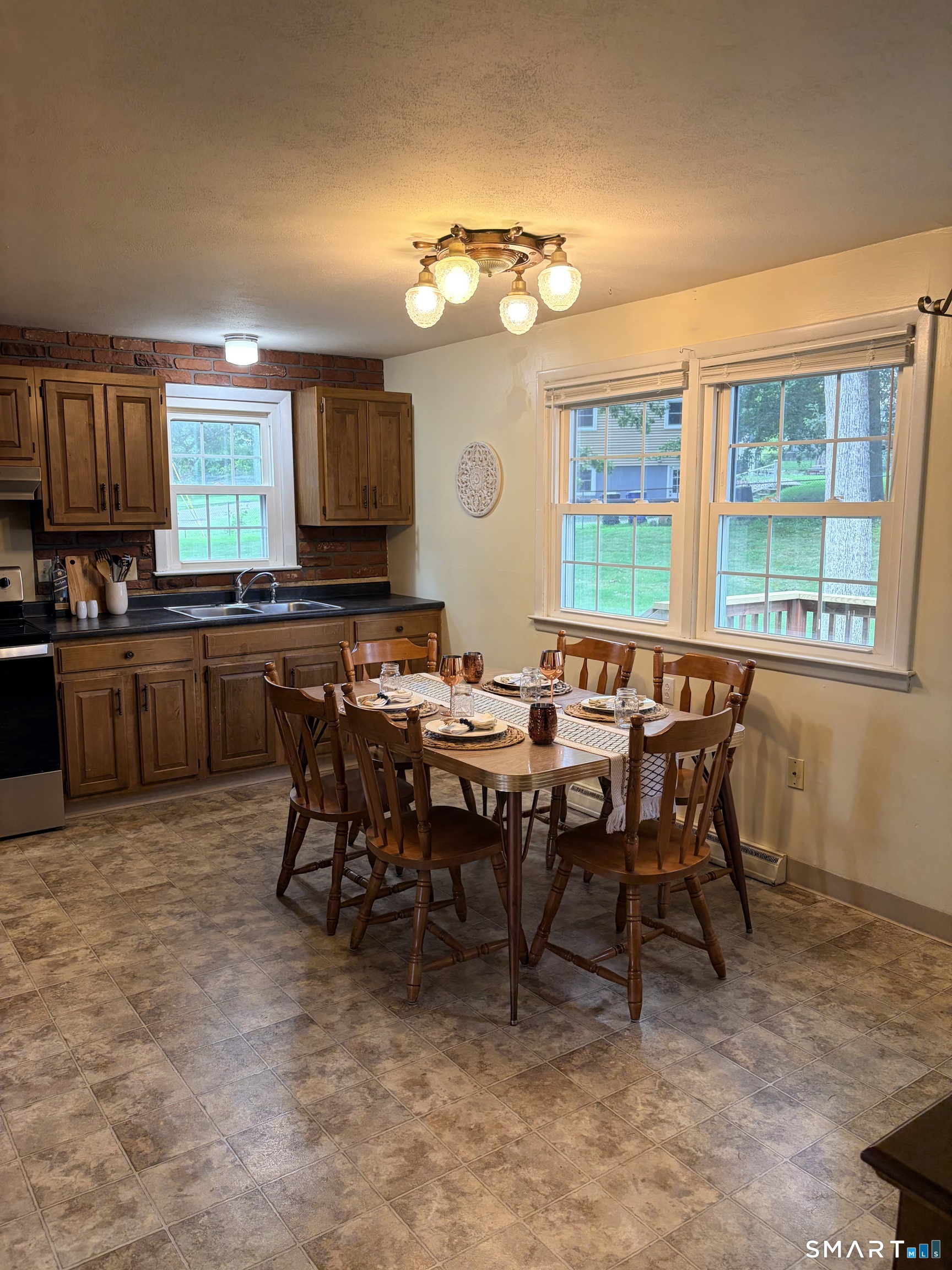 7 Massachusetts Road Montville, CT 06370 - Photo 11 of 30 Gallery Image 11