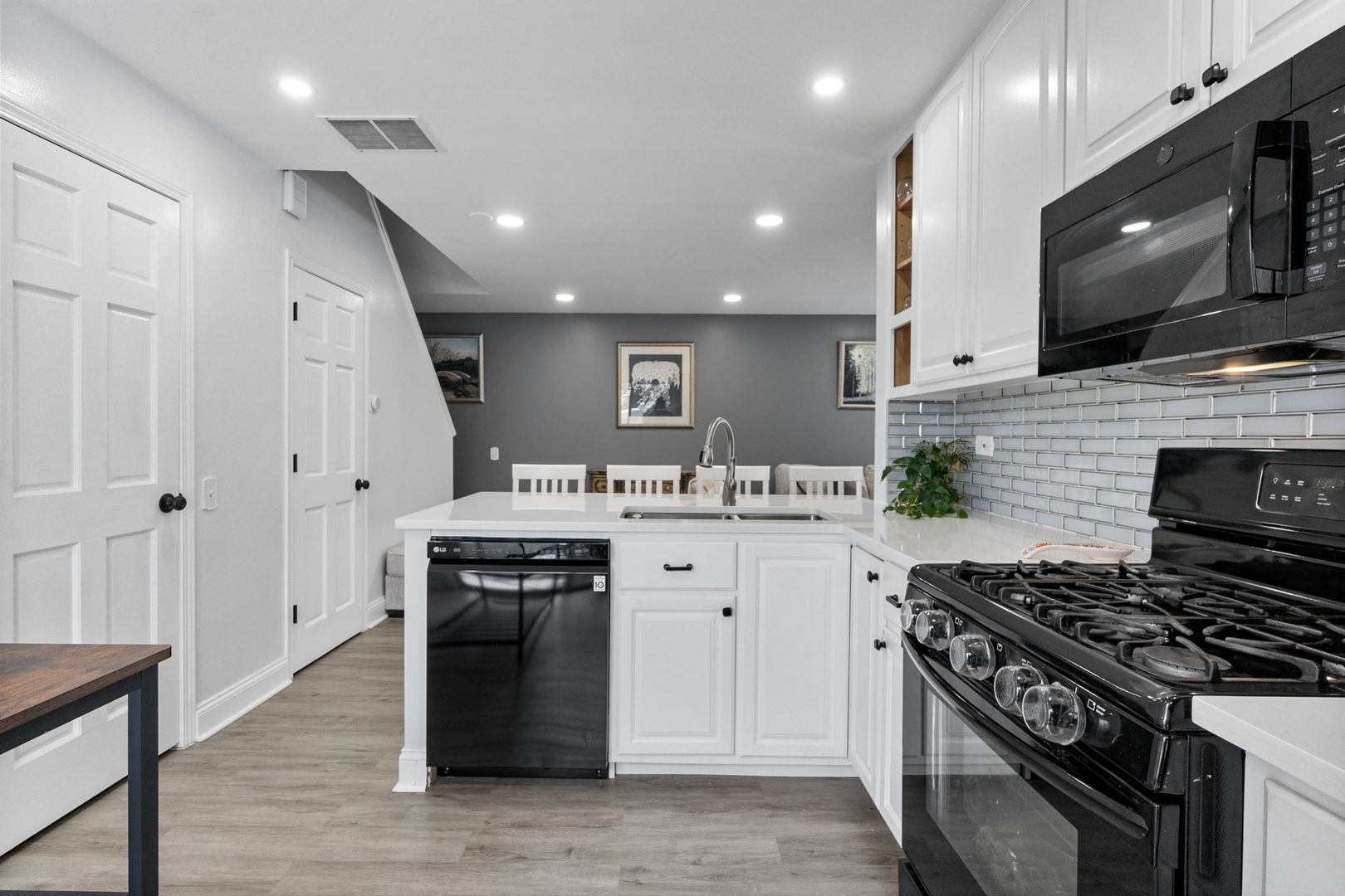 1688 Normantown Road Naperville, IL 60564 - Photo 8 of 17 Gallery Image 8
