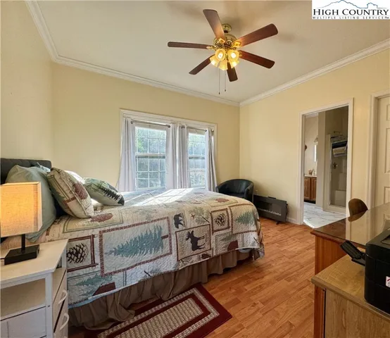 a view of entryway with a bath tub