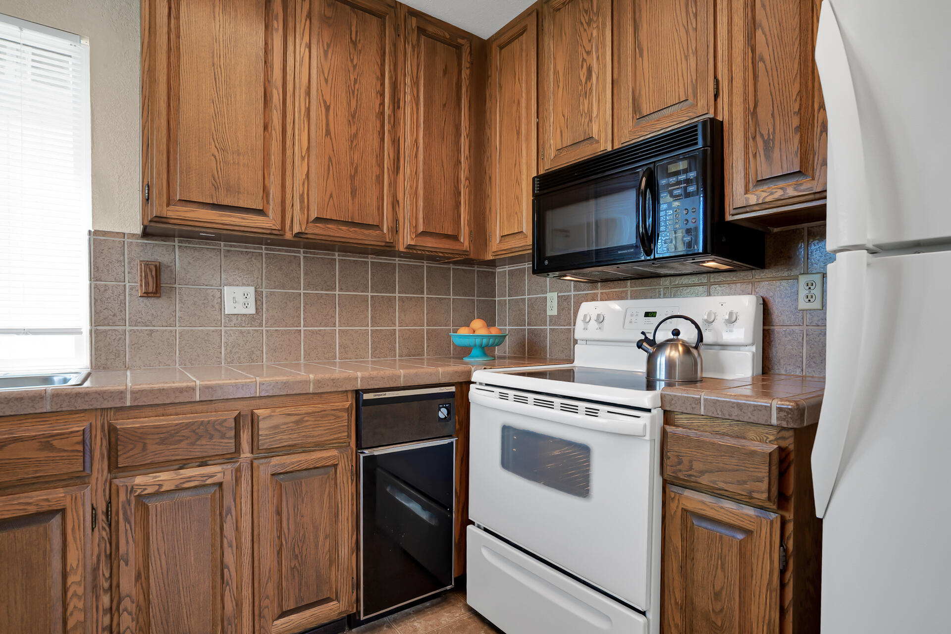 249 Ridgetop Drive, Unit 141 Redding, CA 96003 - Photo 10 of 25 Electric Range
