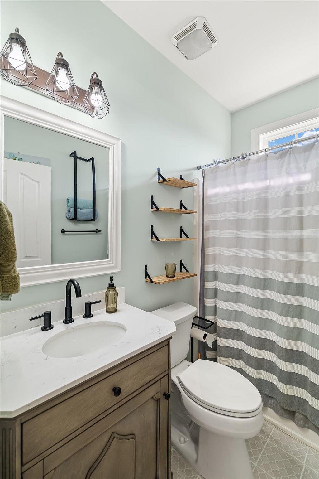 140 Glider Loop Eagleville, TN 37060 - Photo 13 of 39 a bathroom with a sink a toilet and shower curtain
