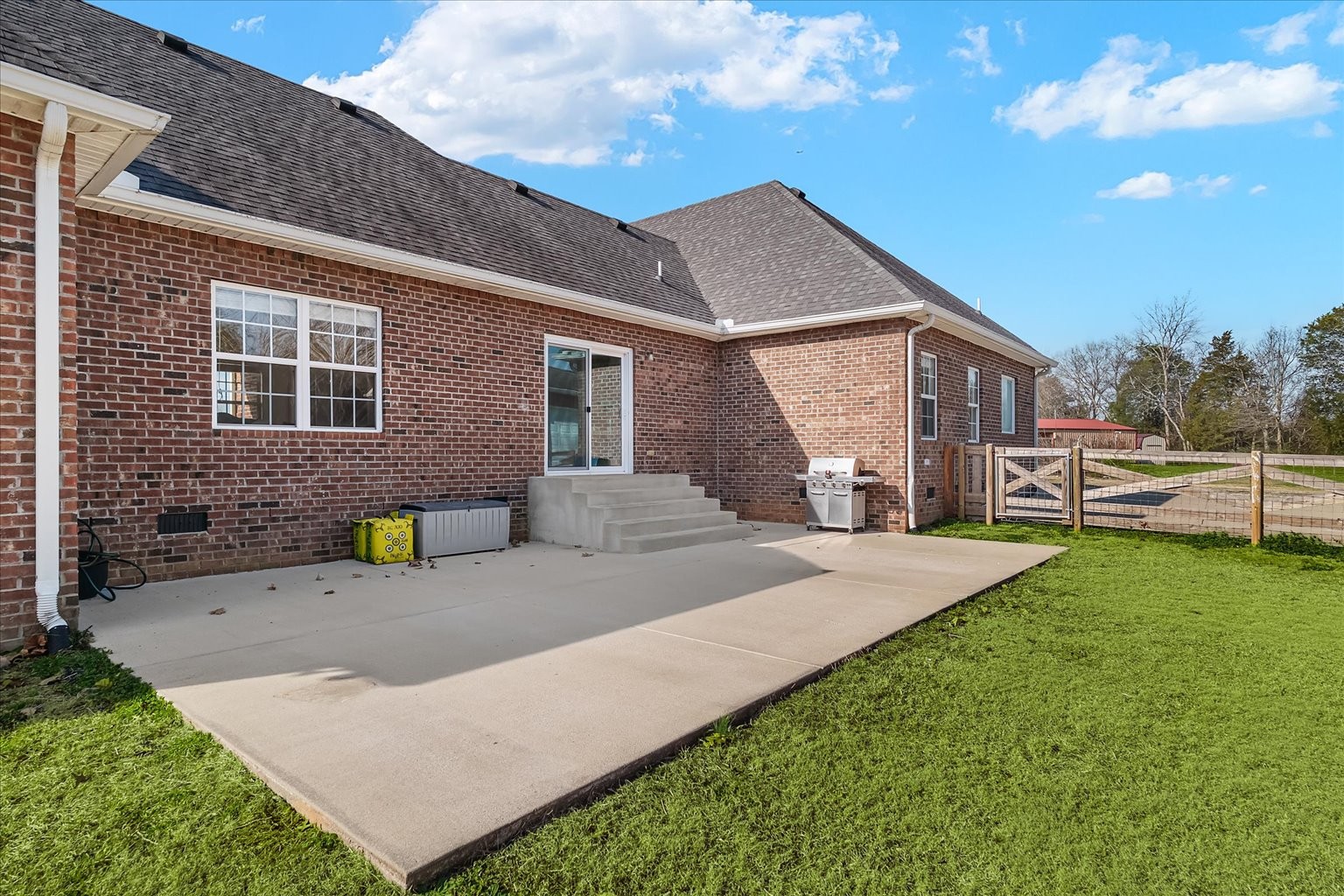 140 Glider Loop Eagleville, TN 37060 - Photo 30 of 39 a front view of a house with a yard