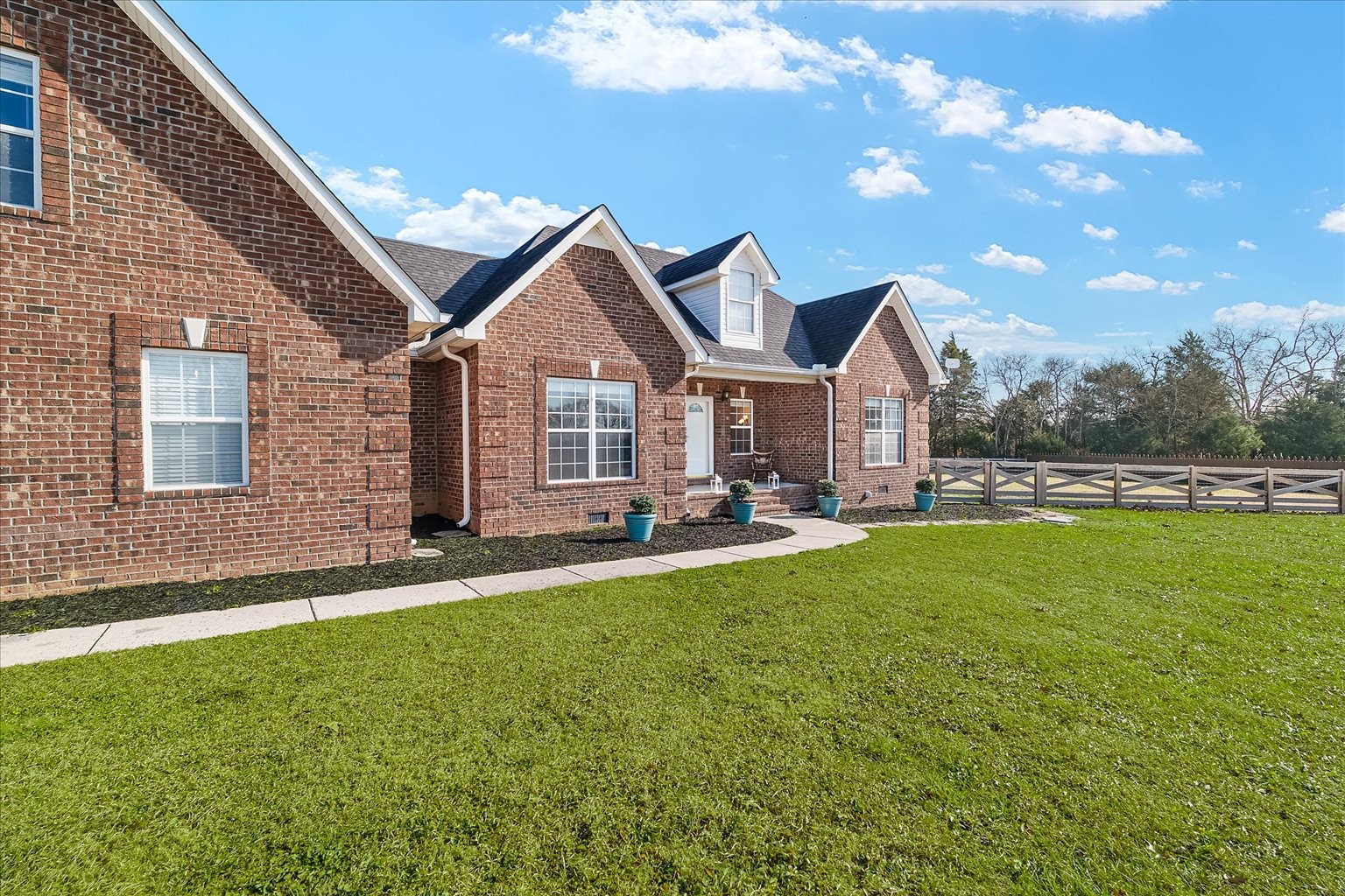 140 Glider Loop Eagleville, TN 37060 - Photo 4 of 39 a front view of a house with a garden and yard