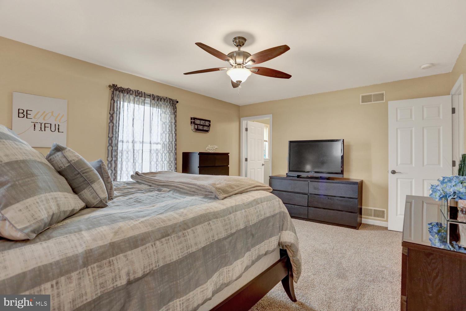 240 Mud College Road Littlestown, PA 17340 - Photo 23 of 36 ...warm, with large closet and master bathroom.