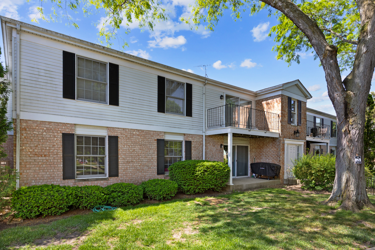 981 Golf Course Road, Unit 3 Crystal Lake, IL 60014 - Photo 3 of 24