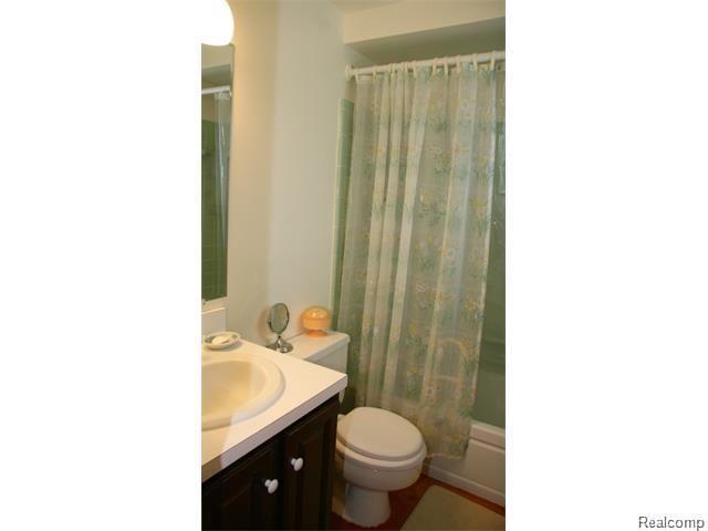 64 East Maryknoll Road Rochester Hills, MI 48309 - Photo 17 of 28
