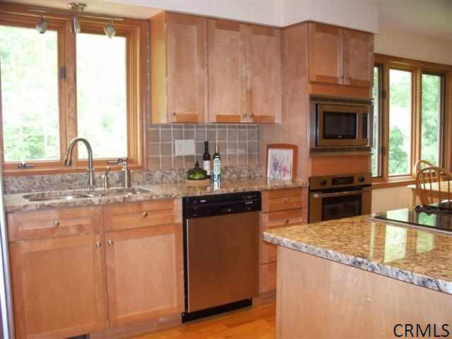 1039 Lamplighter Road Niskayuna, NY 12309 - Photo 10 of 15 Photo 10