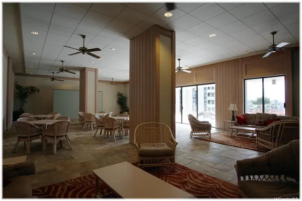 $2,100 | 999 Wilder Avenue, Unit 201, Honolulu, HI 96822