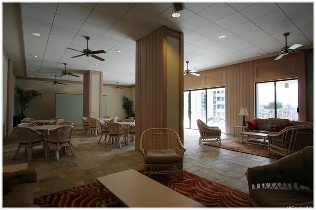 $2,100 | 999 Wilder Avenue, Unit 201, Honolulu, HI 96822