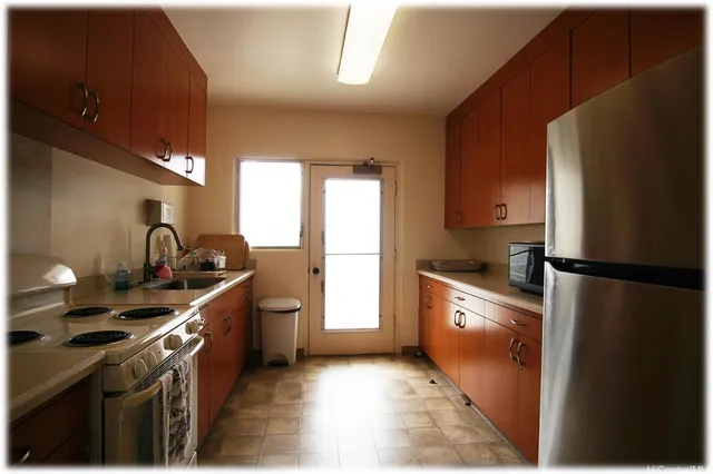 $2,100 | 999 Wilder Avenue, Unit 201, Honolulu, HI 96822