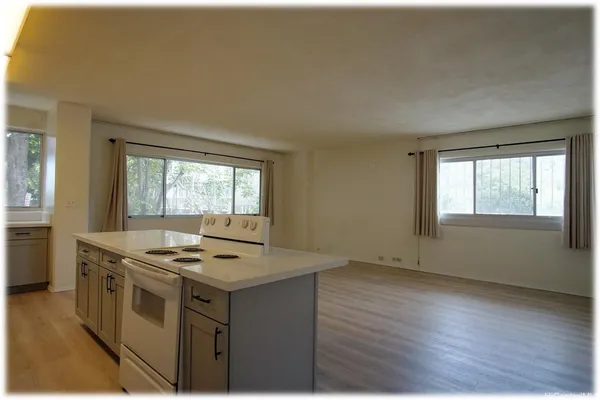 $2,100 | 999 Wilder Avenue, Unit 201, Honolulu, HI 96822