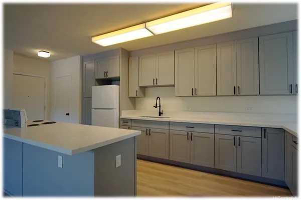 $2,100 | 999 Wilder Avenue, Unit 201, Honolulu, HI 96822