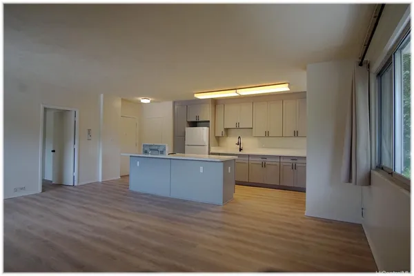 $2,100 | 999 Wilder Avenue, Unit 201, Honolulu, HI 96822