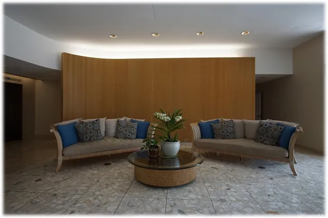 $2,100 | 999 Wilder Avenue, Unit 201, Honolulu, HI 96822