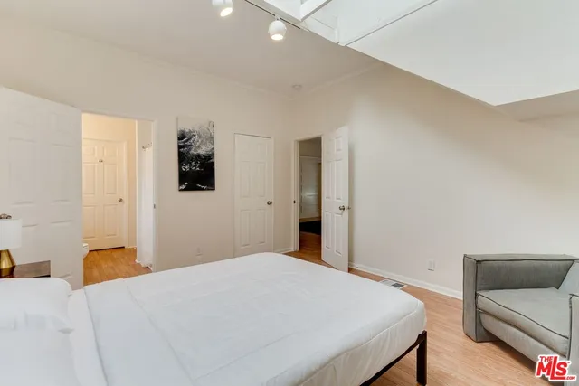 $5,495 | 1228 Fedora Street, Los Angeles, CA 90006