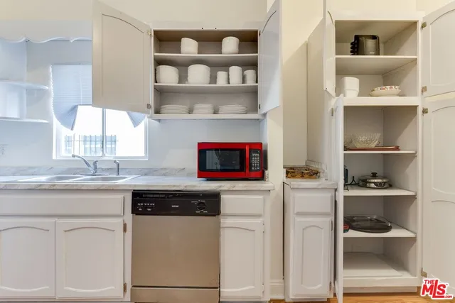 $5,495 | 1228 Fedora Street, Los Angeles, CA 90006