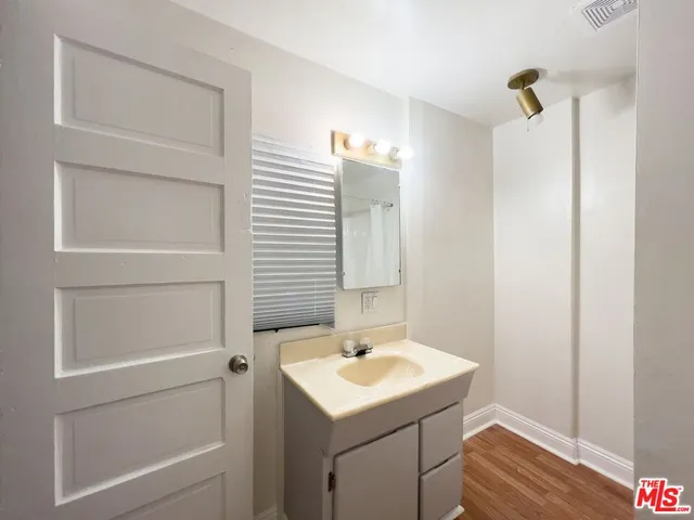 $5,495 | 1228 Fedora Street, Los Angeles, CA 90006