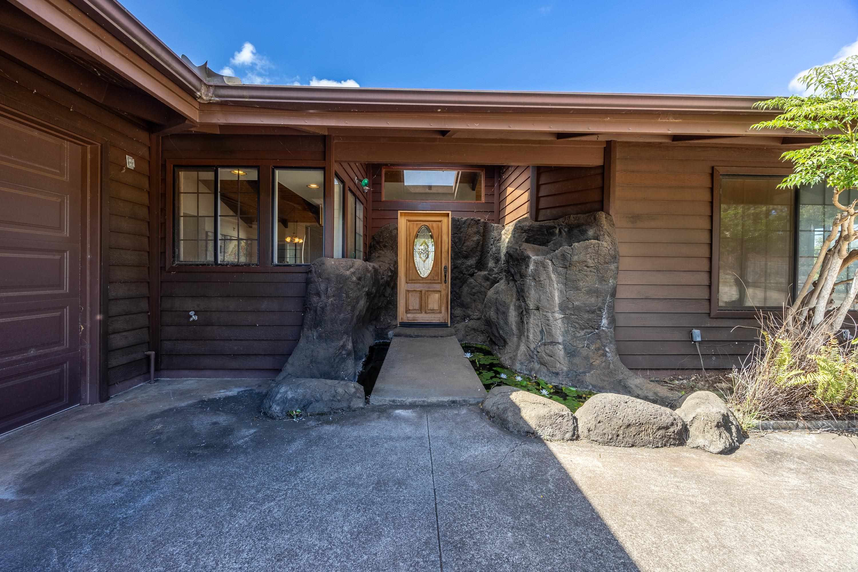 128 Hoopalua Drive Makawao, HI 96768 - Photo 33 of 50 a front view of house