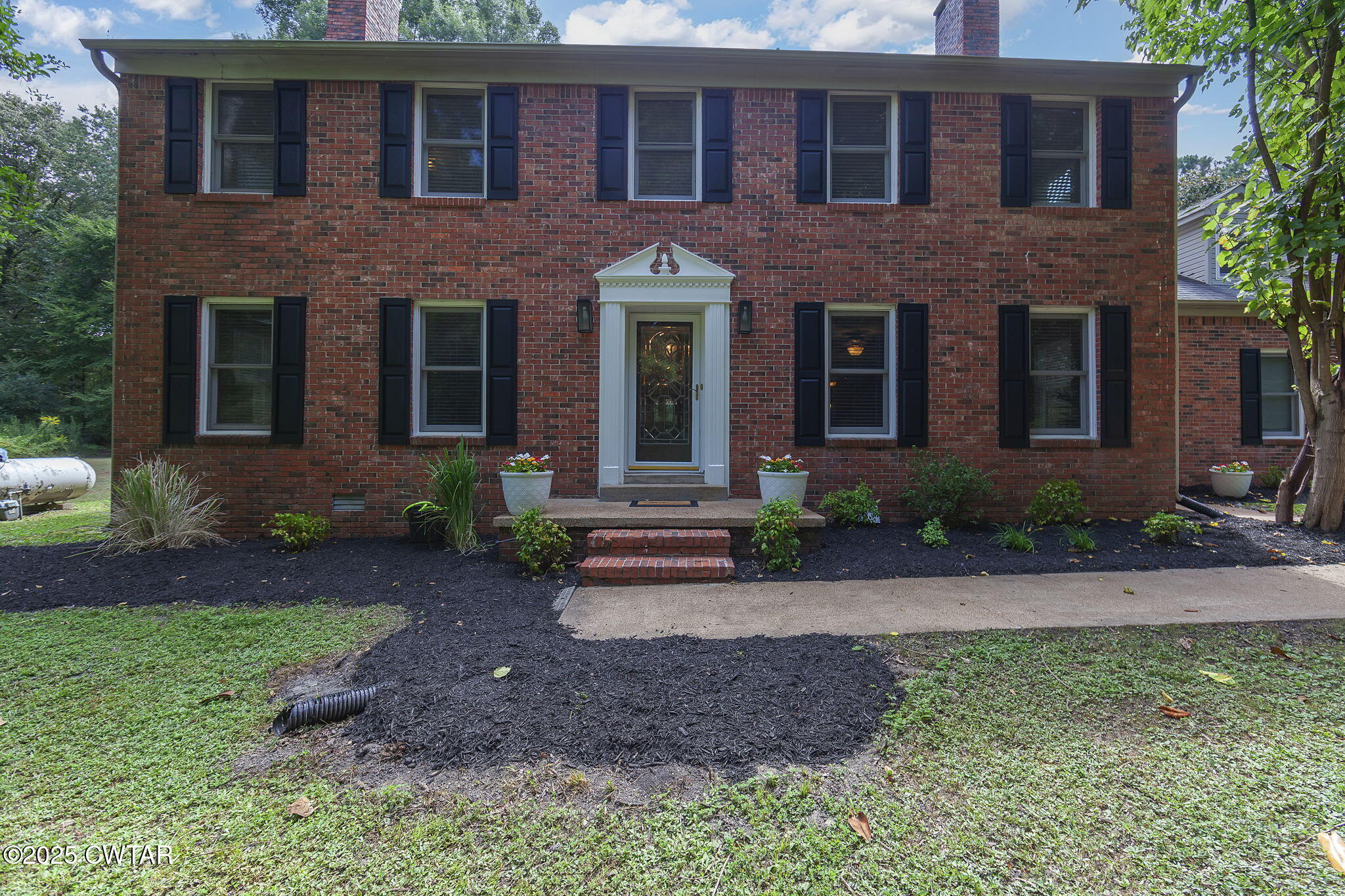 114 Old Stage Road Jackson, TN 38305 - Photo 2 of 50 a front view of a house with garden