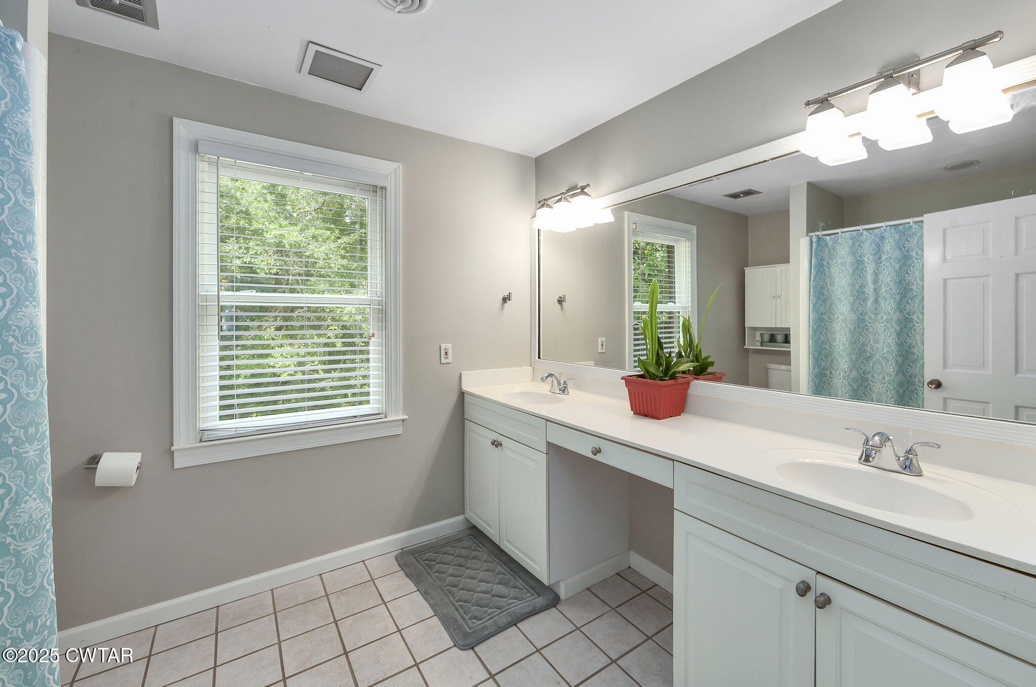 114 Old Stage Road Jackson, TN 38305 - Photo 27 of 50 a bathroom with a double vanity sink mirror and a bathtub