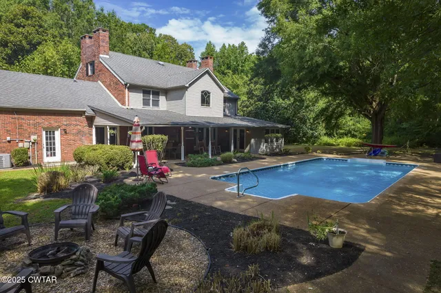 a house with swimming pool in front of it