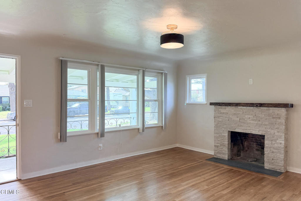 431 Deodar Avenue Oxnard, CA 93030 - Photo 5 of 41