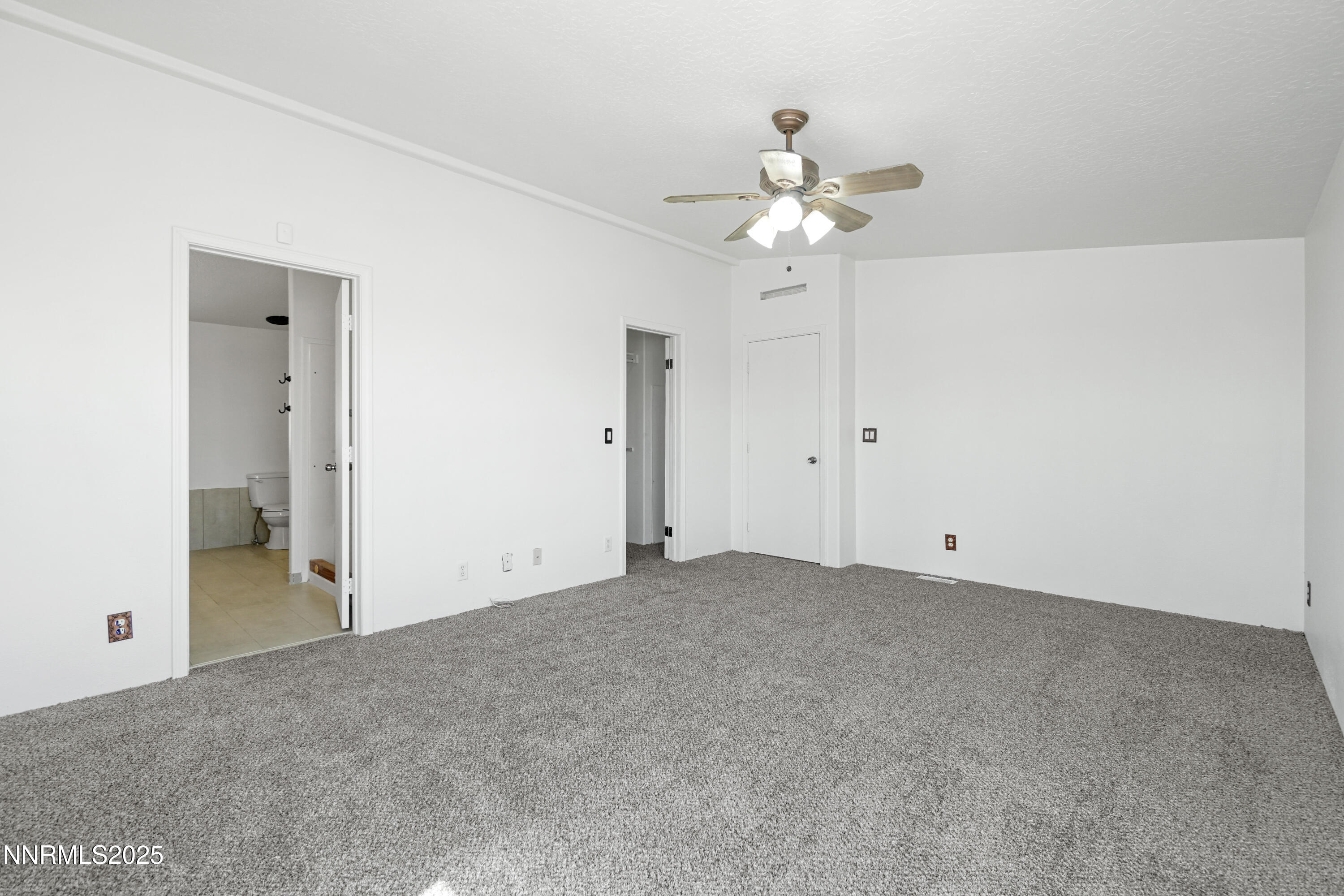 11575 Fulkerson Road Fallon, NV 89406 - Photo 14 of 25 an empty room with closet and a chandelier fan