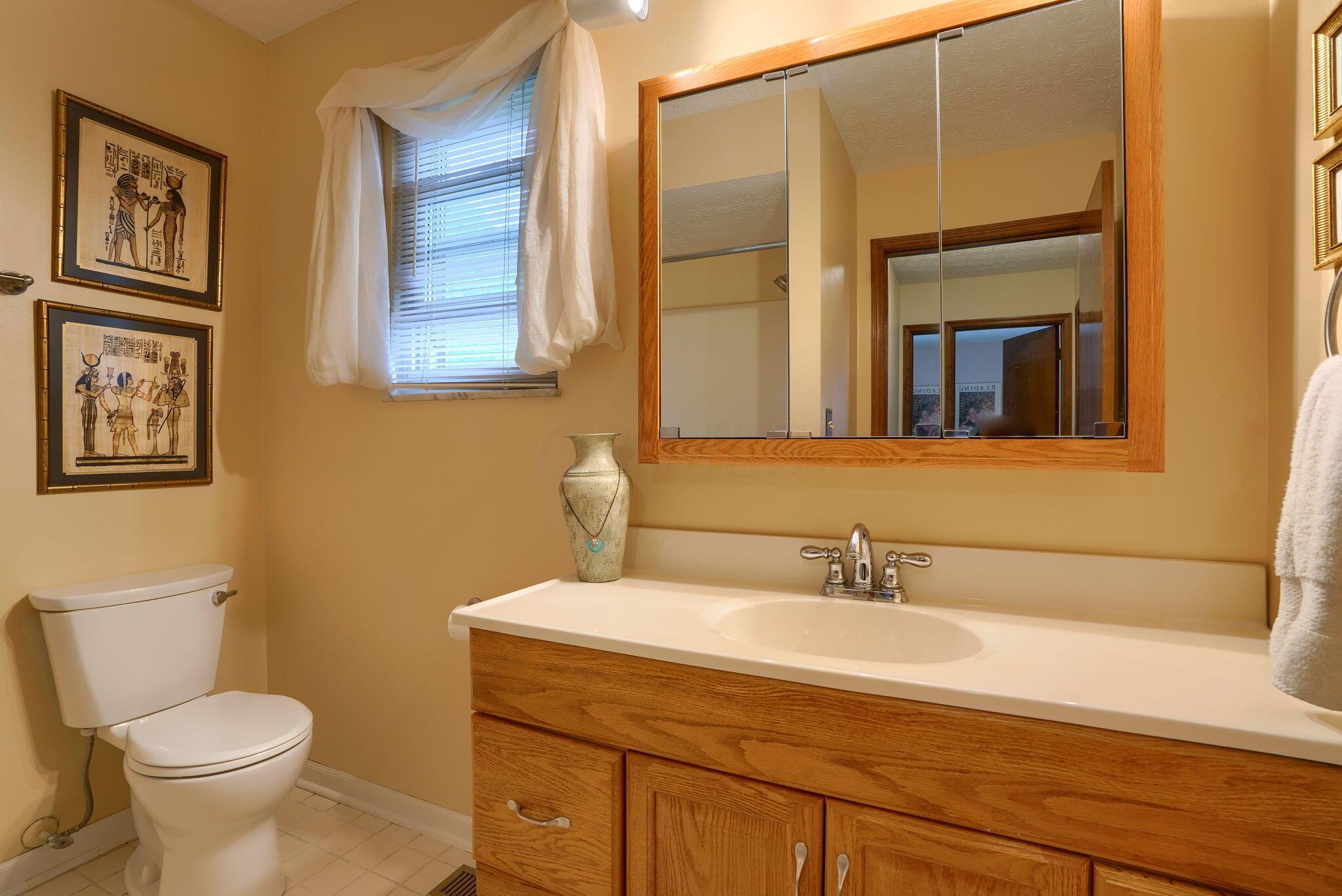 7770 Sanbrooke Road Dublin, OH 43016 - Photo 30 of 47 2nd Full Bathroom