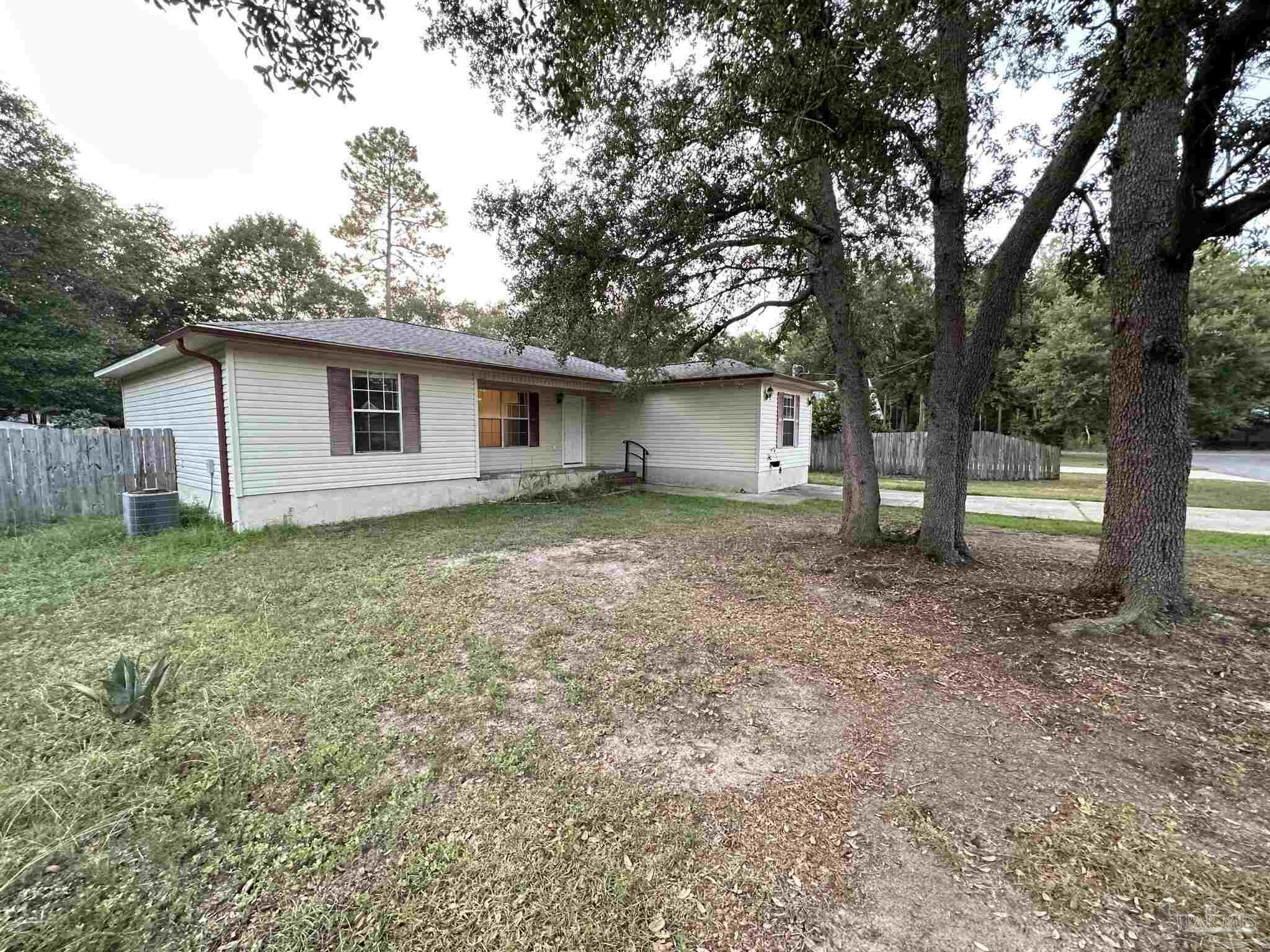 7269 Bogey Lane Milton, FL 32570 - Photo 2 of 22